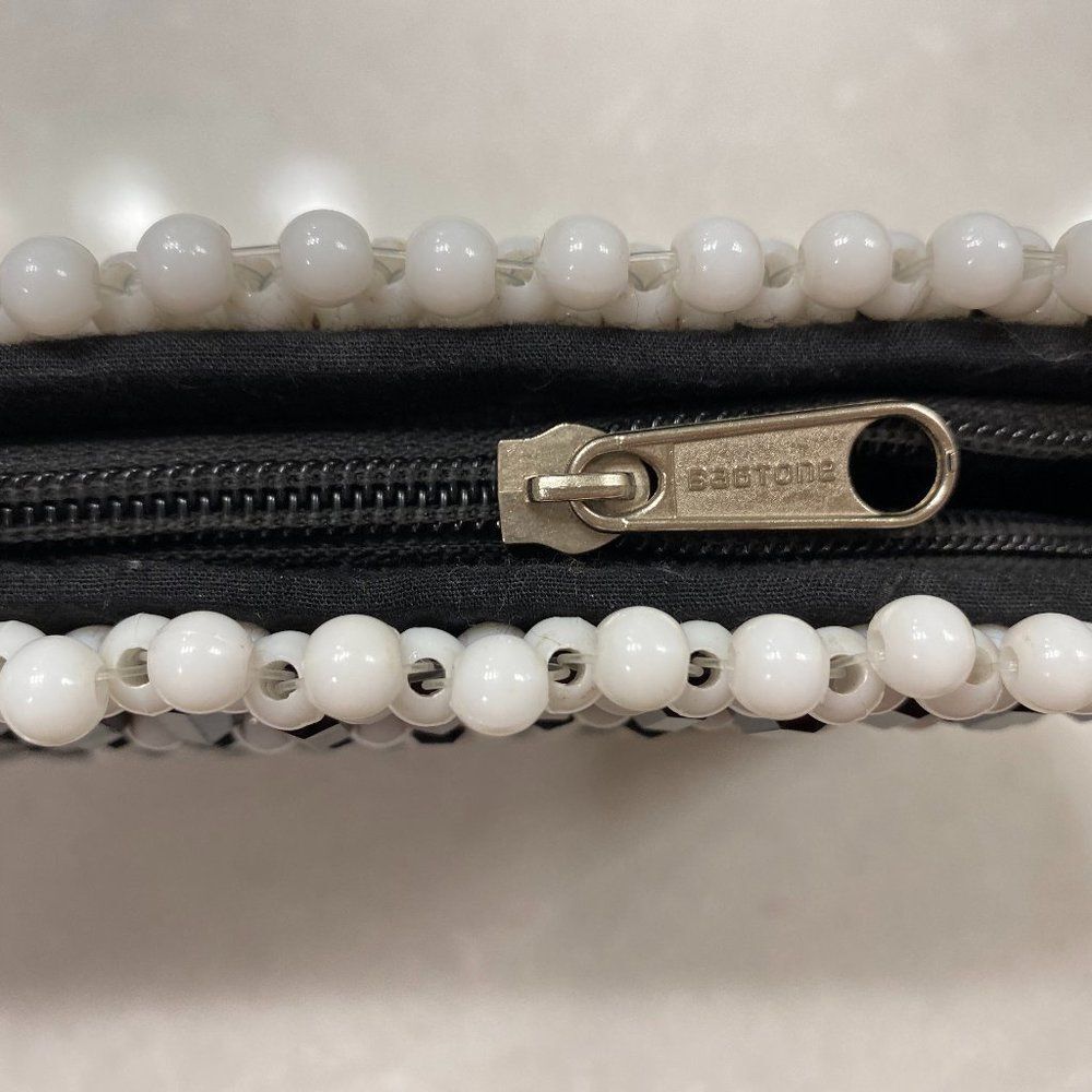 Vintage BAGTONE Black & White Beaded Clutch Bag 🖤 Mod 60s/70s Y2K Vibes - Picture 3 of 15